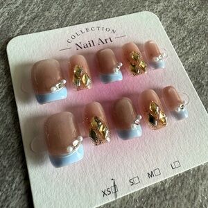 Elegant Nail Press On Set with Gold Accents